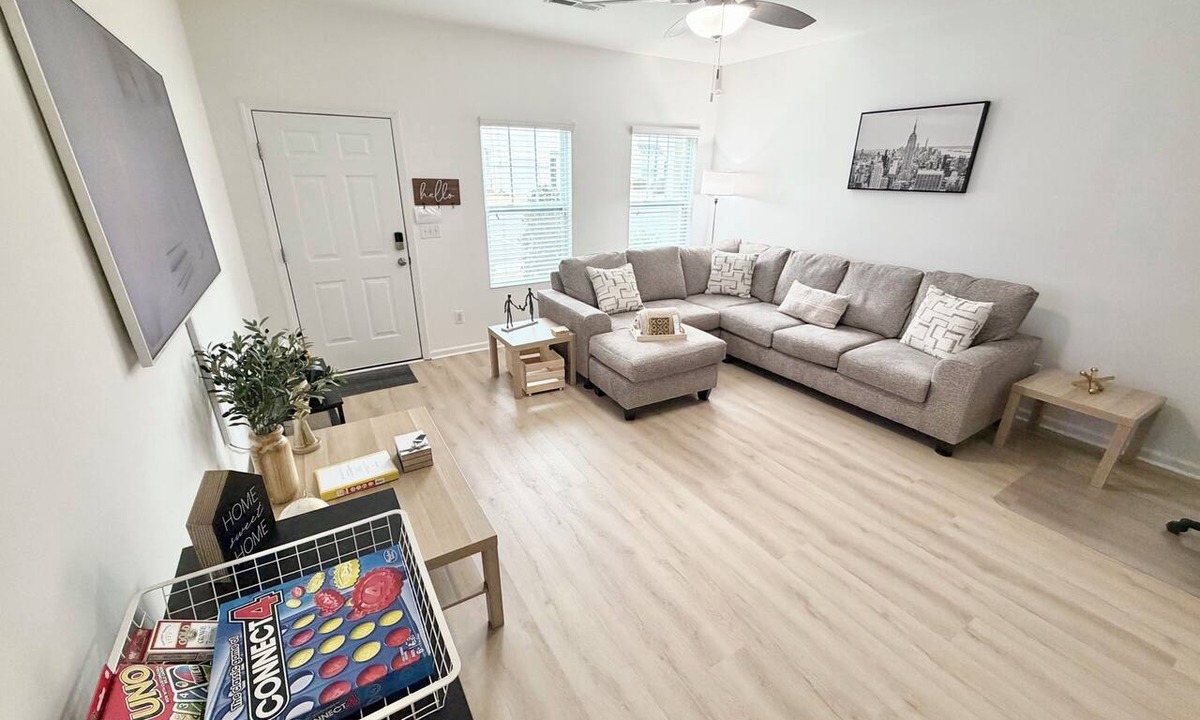 Brown Road House | Modern 2 BR Townhome in South Charlotte Near Carowinds