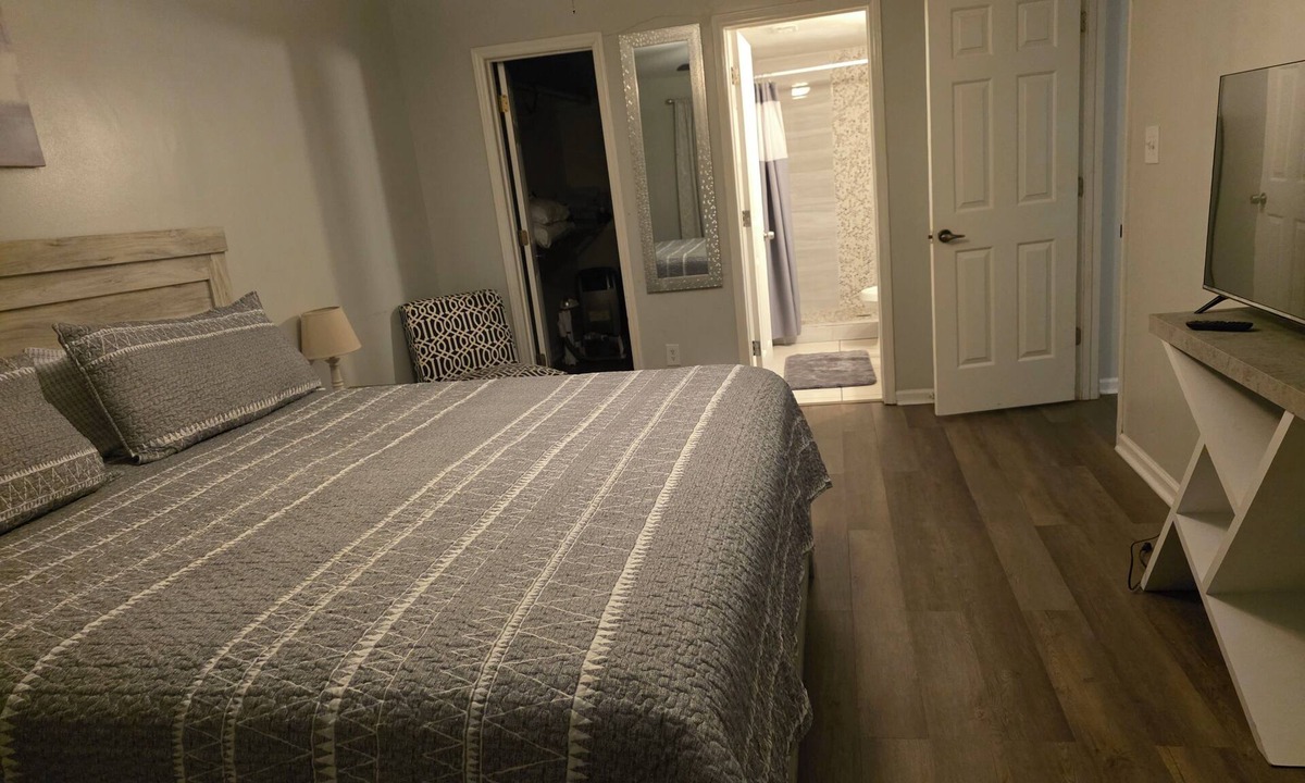 Toddville Road House | Modern 3‑Bedroom Home with Open Loft — 20 Minutes to All Charlotte Hotspots