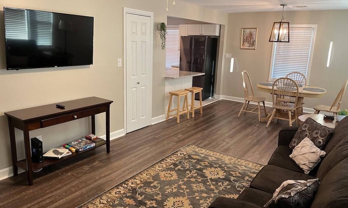 Goose Creek House | Modern Comfort + Convenient Location!