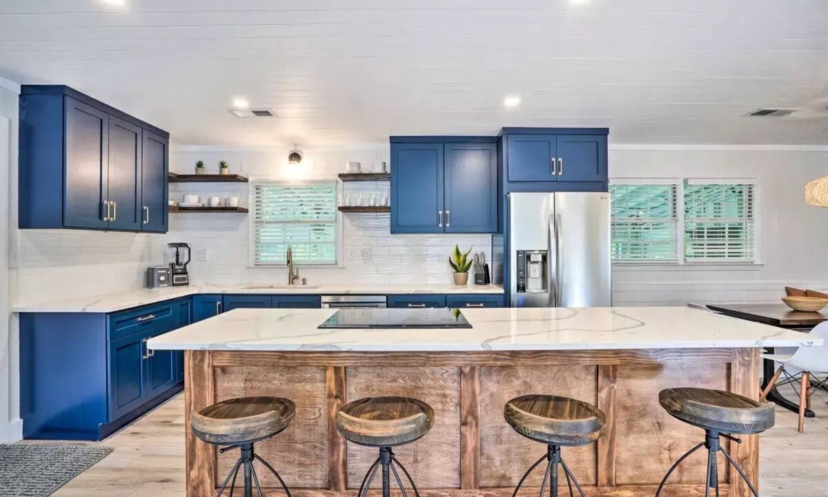 Old Village House | Modern House in Old Village. Walk to Dining & Coffee. Bikes, Ping Pong, Fire Pit