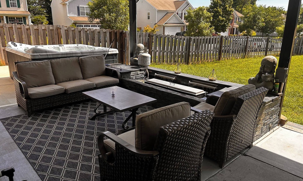 Dixie - Berryhill House | Modern Oasis! Near Airport With Tons Of Shopping!