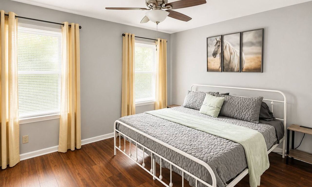 Greensboro House | Monthly Stay Near GSO Airport King Bed