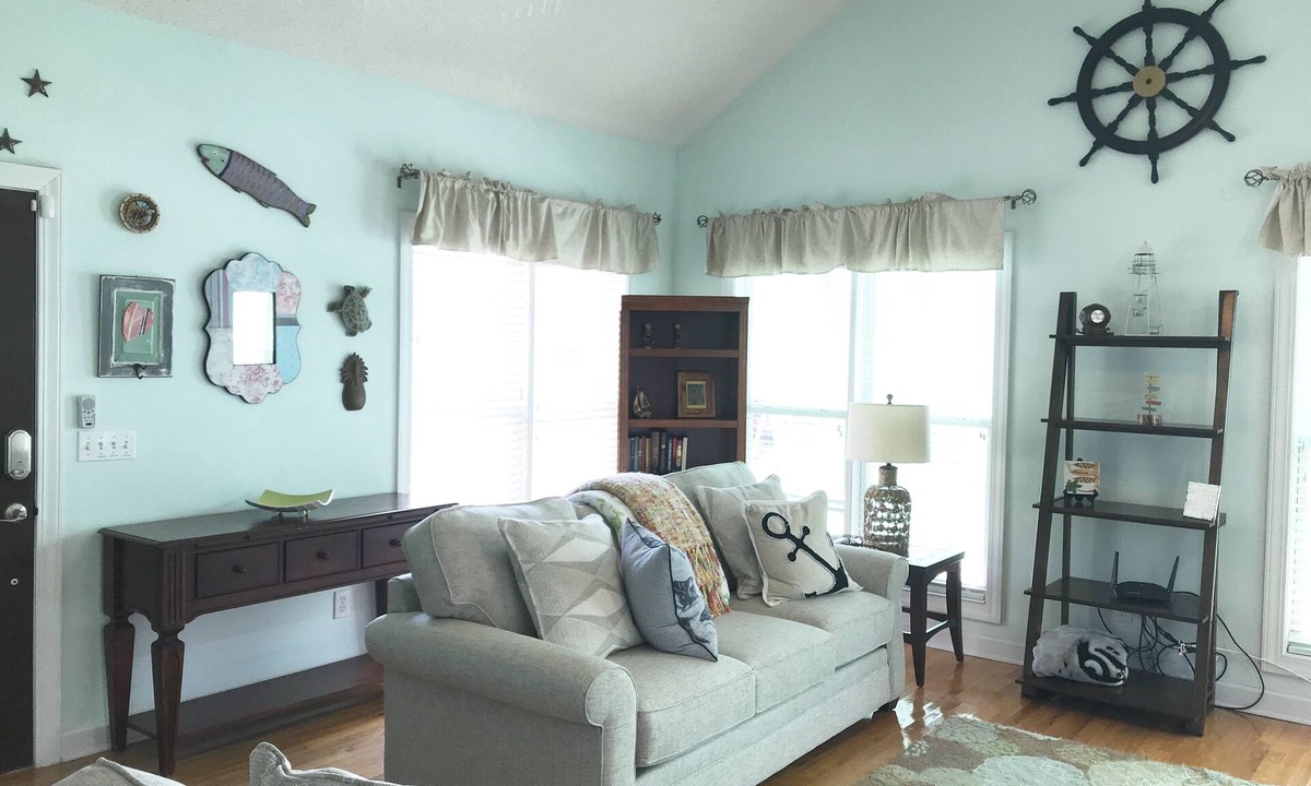 Old Village House | Mount Pleasant Home, minutes to beaches and downtown Charleston