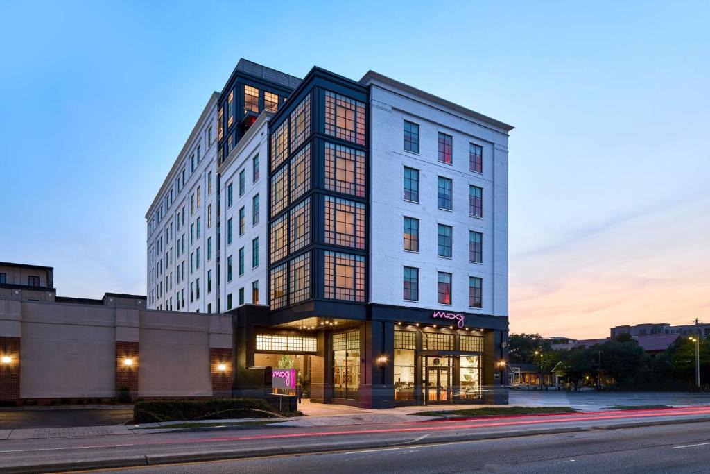 Downtown Charleston Hotel | Moxy Charleston Downtown