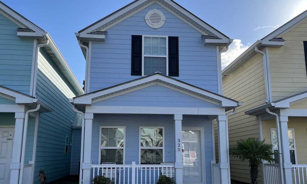 Myrtle Beach Cottage | MRV25, 2-bedroom cottage, Blocks to Beach! Free WIFI, Free Parking