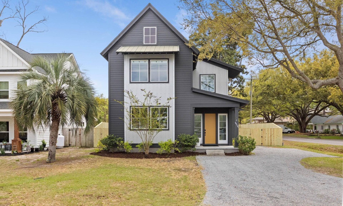Mount Pleasant House | Music Manor-3-King Beds-Pool-Mins To Beach & DT