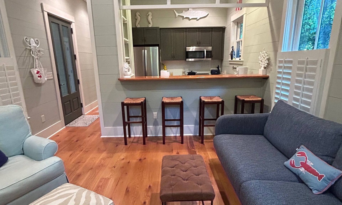 Olde Town Cottage | "Nauti-Jayne" coastal cottage in Historic Old Town Bluffton