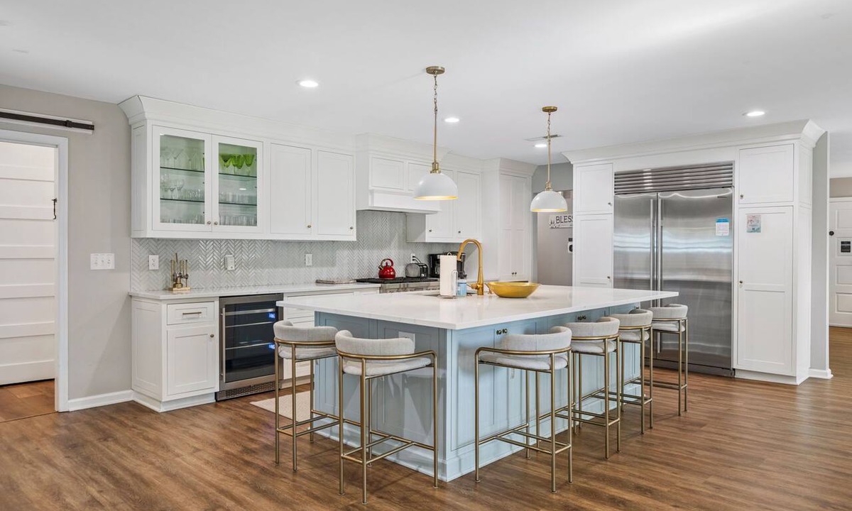 Isle of Palms House | Near Beach Luxury Residence, Heated Pool & Hot Tub, Pet Friendly, Isle of Palms