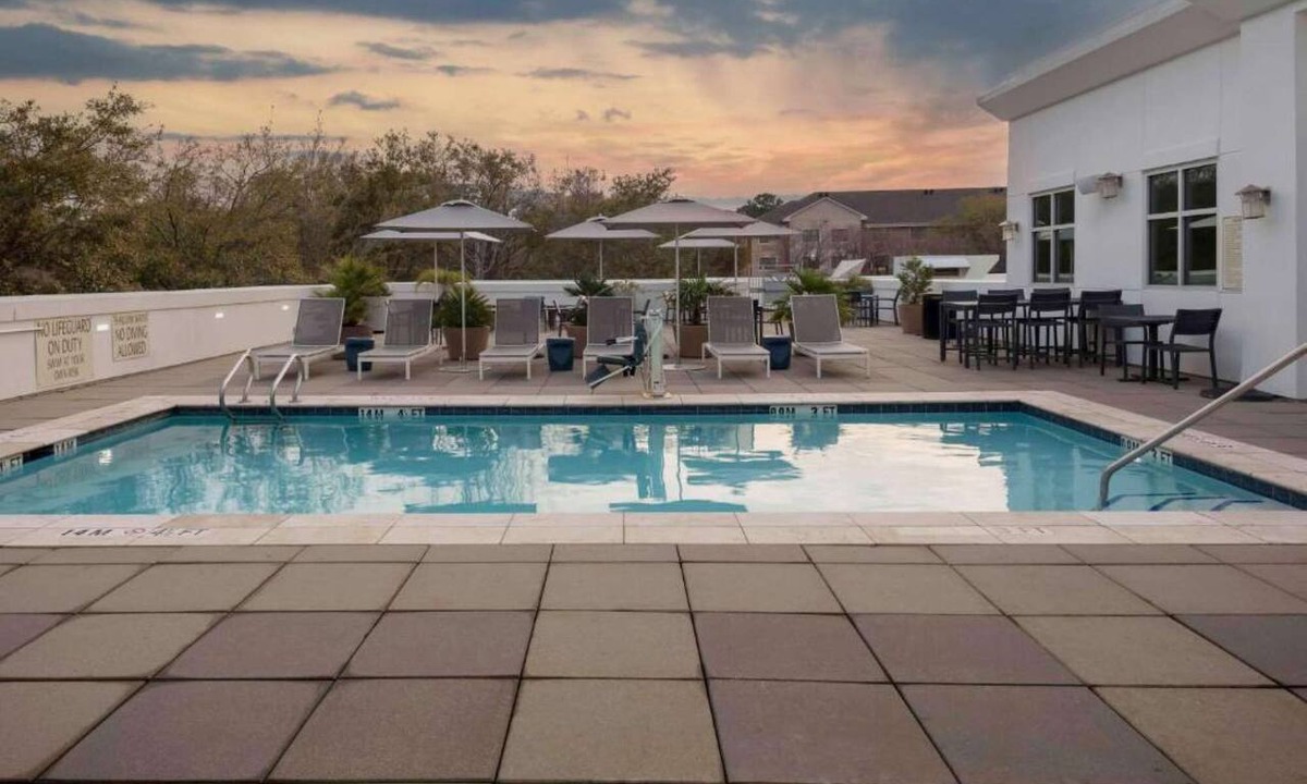 Charleston Hotel | Near Beaches | Terrace Bar. Pool & Pet-friendly
