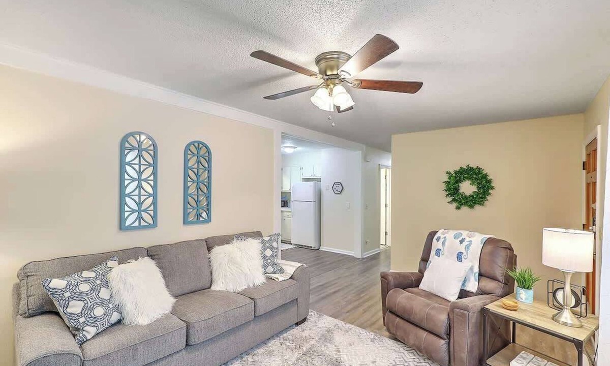 Goose Creek House | Near Charleston 3 Bed w/Fenced Yard Near Beach!