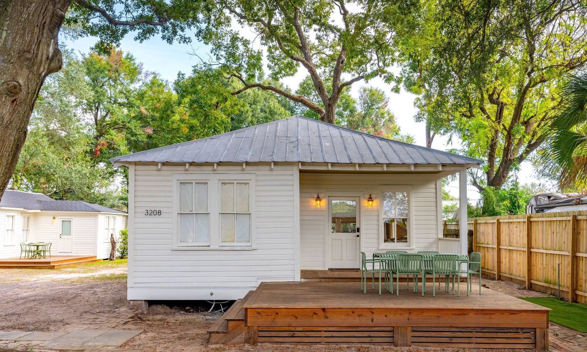 North Charleston Cottage | New 2 King Bed/2 Bath Cottage at Starlight Motor Inn Minutes from Downtown