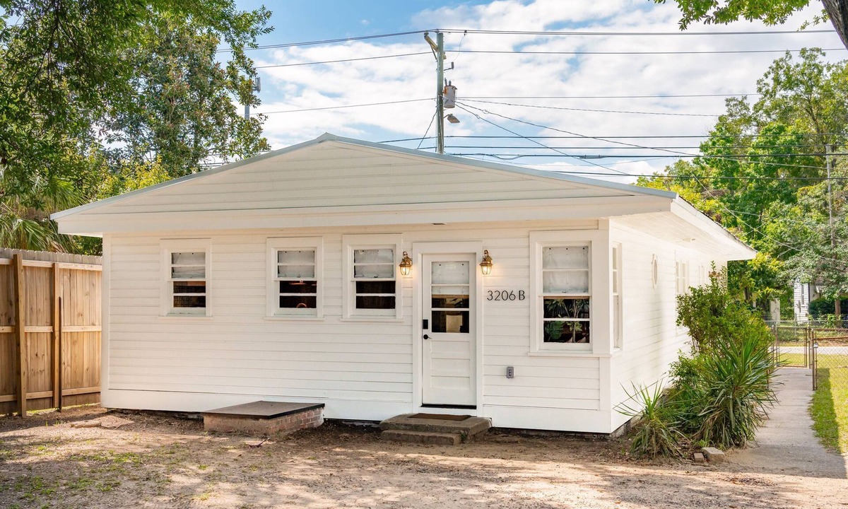 North Charleston Cottage | New 2 King Bed/2 Bath Cottage at Starlight Motor Inn Minutes from Downtown
