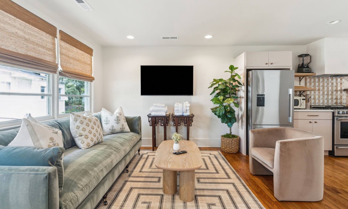 North Charleston Cottage | New 2 King Bed/2 Bath Cottage at Starlight Motor Inn Minutes from Downtown