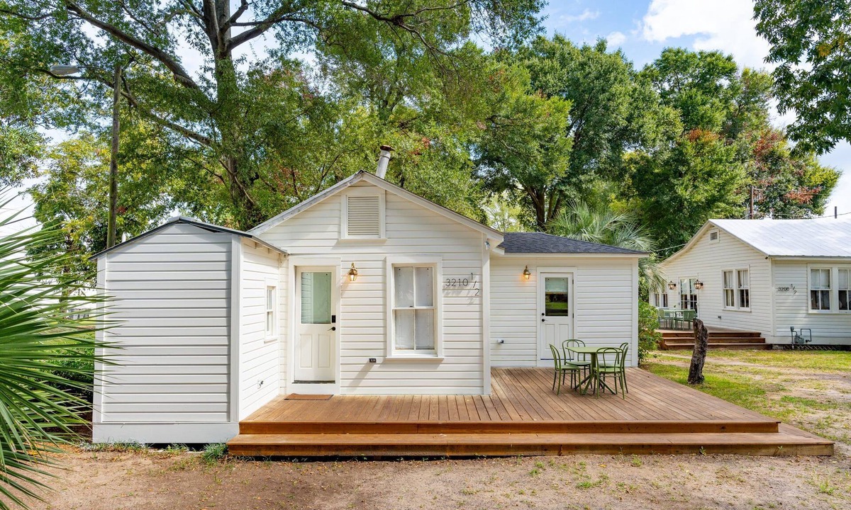 North Charleston Cottage | New 2 King Bed/2 Bath Cottage at Starlight Motor Inn Minutes from Downtown