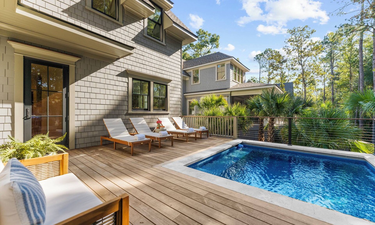 West Beach House | New Build with pool in central neighborhood