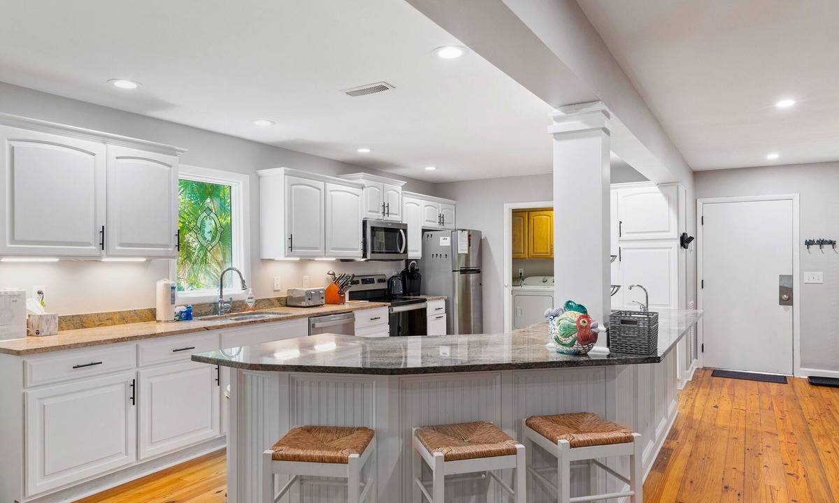 West Beach Cottage | New listing, community pool, easy beach access!