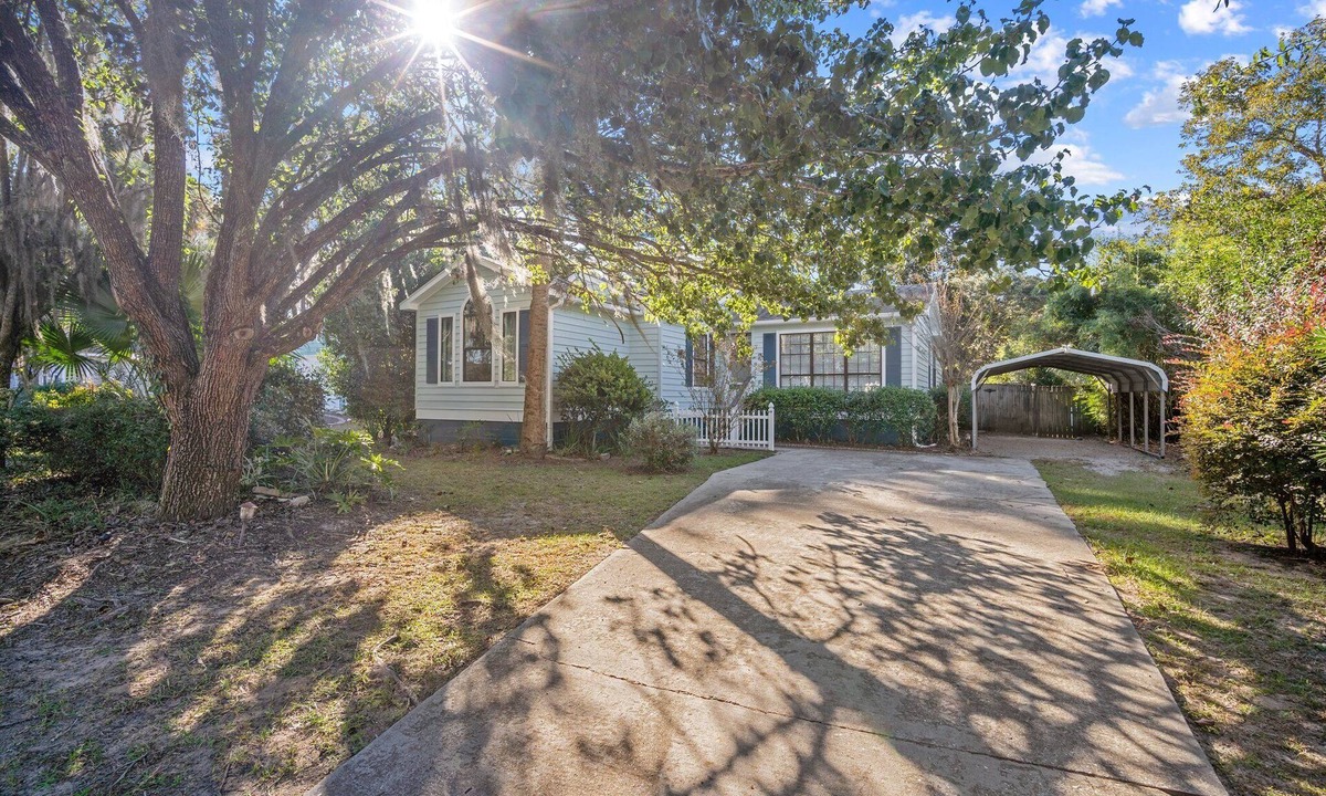 Beaufort House | NEW LISTING "Paradise Found" Close to Parris Island USMC Graduations