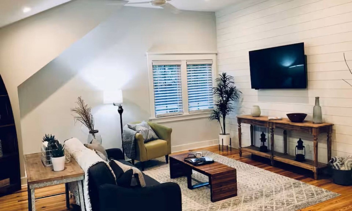 Old Village Apartment | New Quaint Coastal Escape/Bike to Beach & Shem Creek