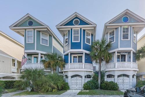 Bonito Boathouses House | New to rental market! Overlooking marina on Fripp Island