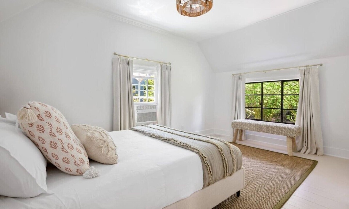 Harleston Village Apartment | New Walk to MUSC in 5 Minutes Chic Downtown Stay
