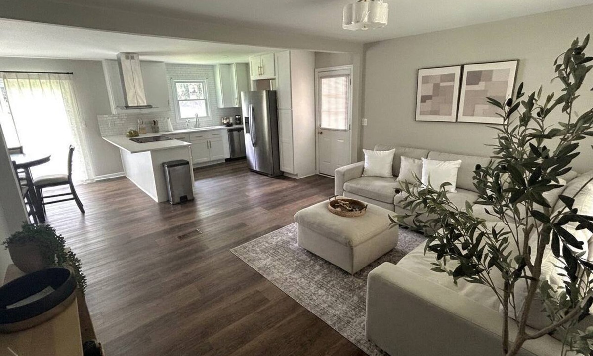 Zebulon House | Newly Renovated 3BR Home - Near Raleigh - Sleeps 7