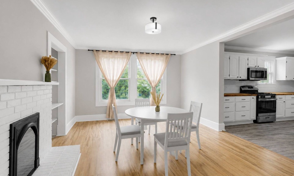 Salisbury House | Newly Renovated Furnished Home | Ideal for Corporate & Insurance Housing
