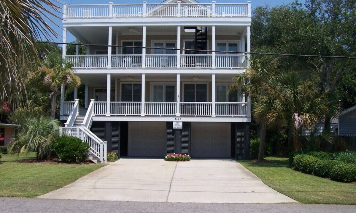 Isle of Palms House | Ocean Views ! A Luxurious Vacation Home to Remember !