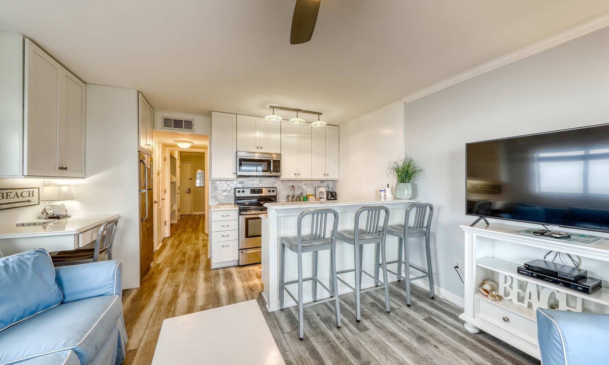Isle of Palms House | Oceanfront corner condo w/spectacular view & shared pool/fishing pier