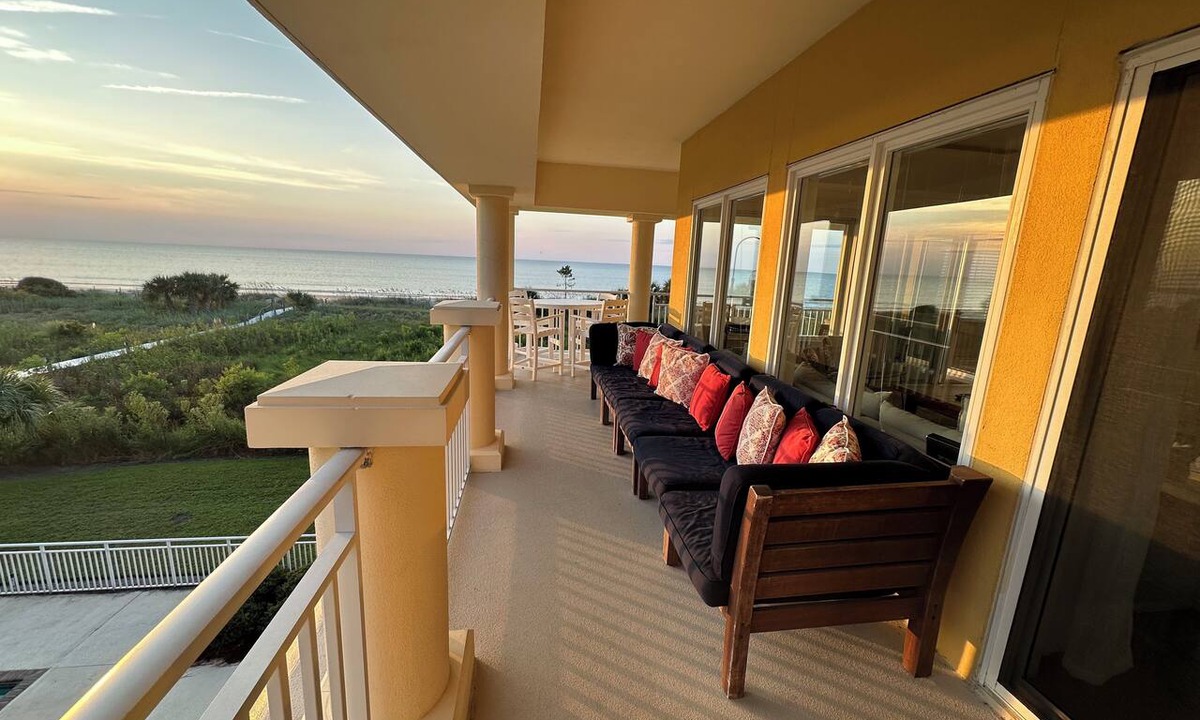 Daufuskie Island Condo | OCEANFRONT! Pool & Land Trans included!