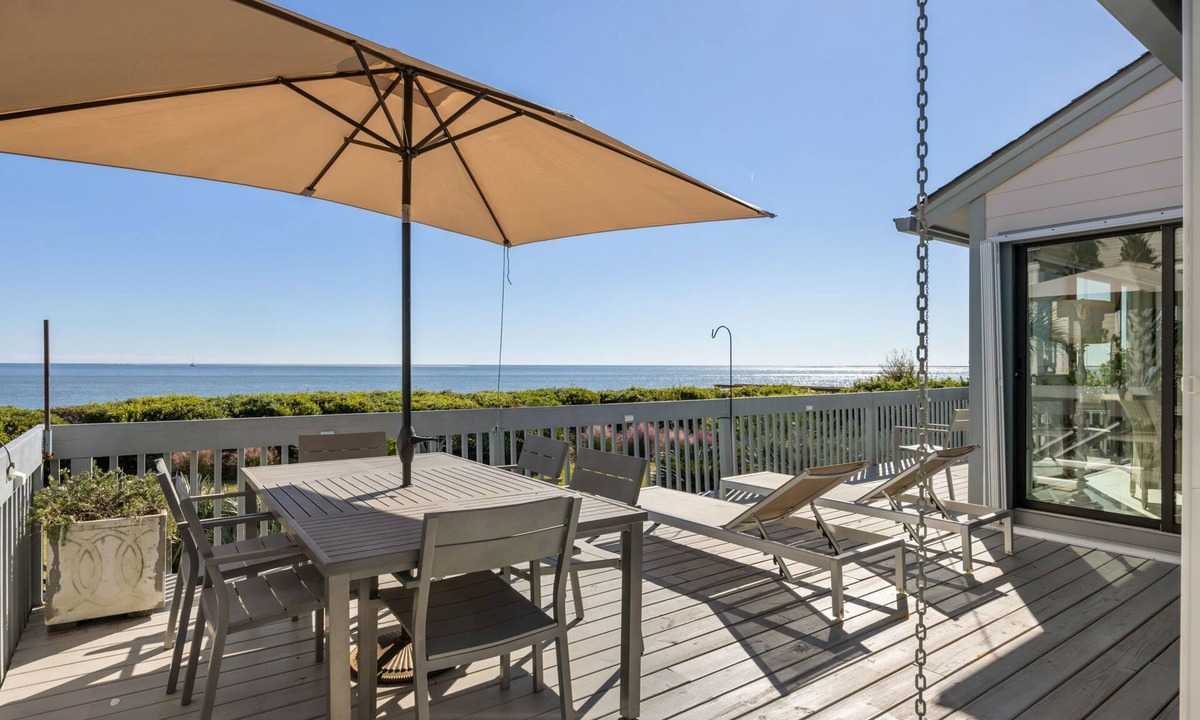 Seabrook Island House | Oceanfront, vintage beach house steps from the sand on Seabrook Island.