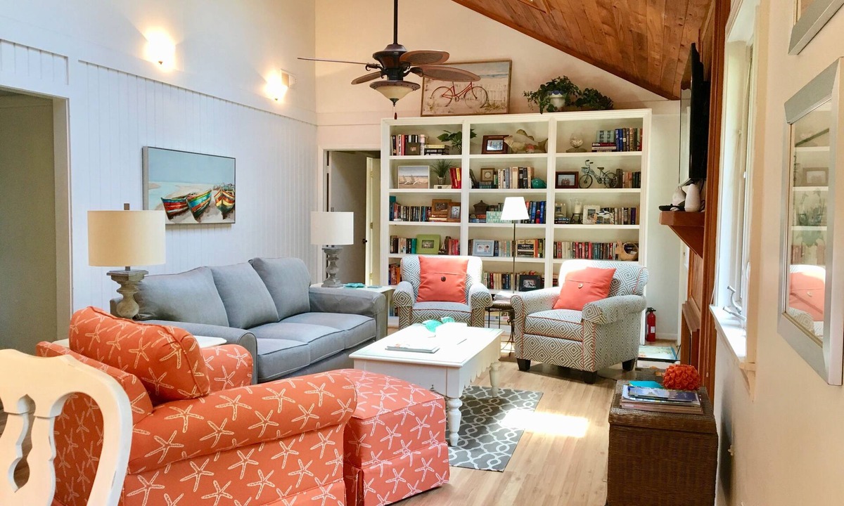 West Beach Cottage | Oceanwoods 3bd/2bth w/Enlarged Screen Porch, WiFi, updated!