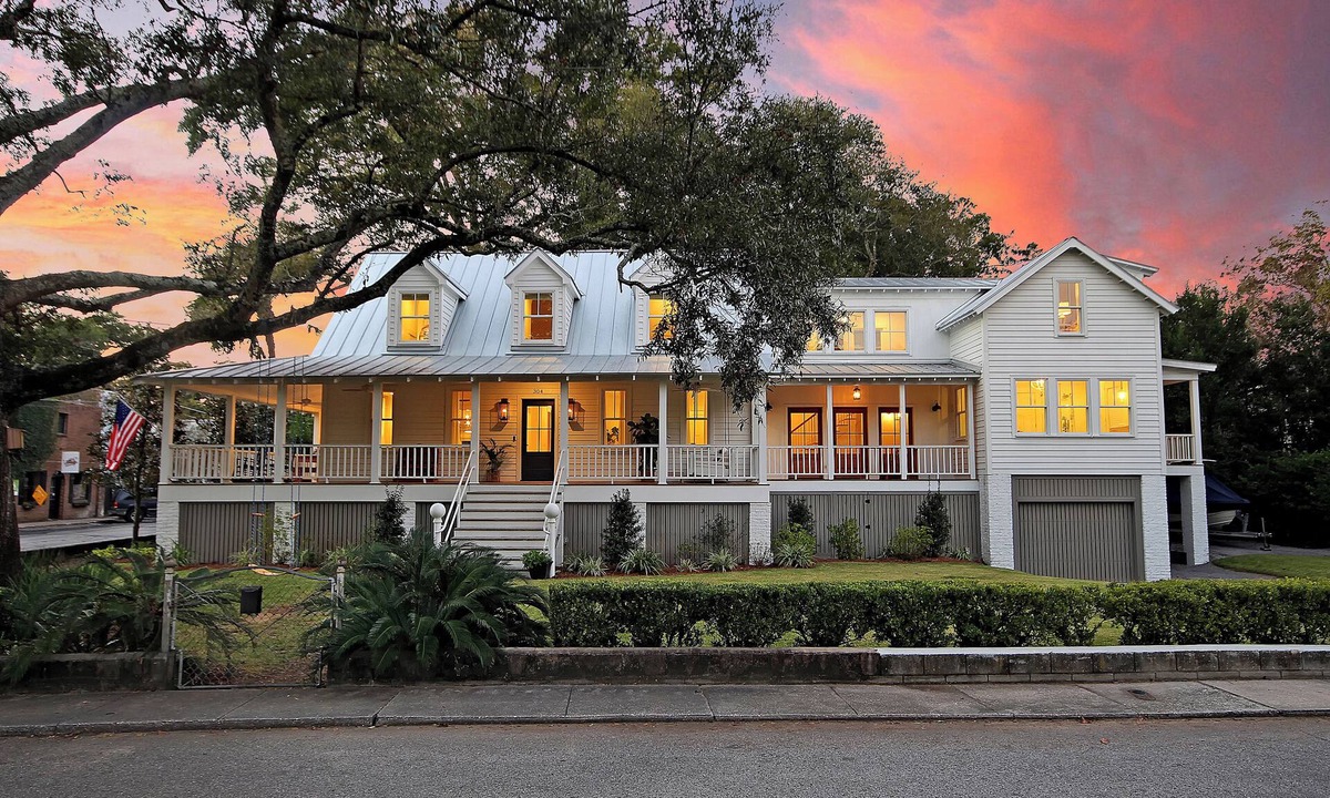 Old Village Historical District House | Old Village Luxury – Historic 5BR, Walk to Dining, Shops, & Sunset Views