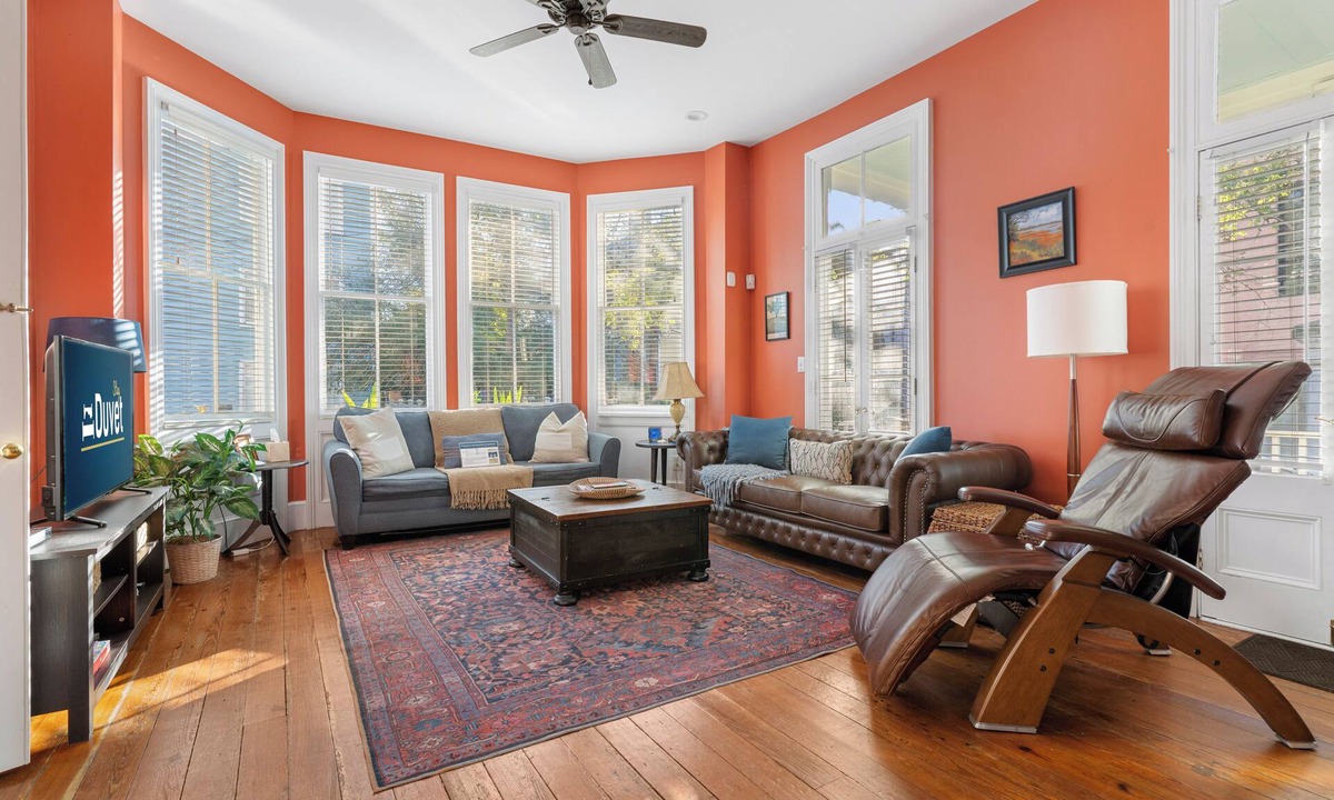 Cannonborough Elliotborough House | Only 1 block to King! | The Sunsetter