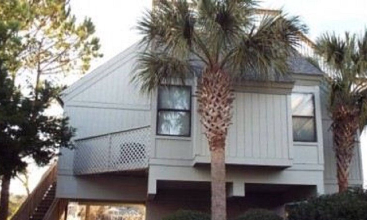 Litchfield by the Sea House | Oyster Catcher 39 Lake View 3BR 3BA Villa with Kitchen