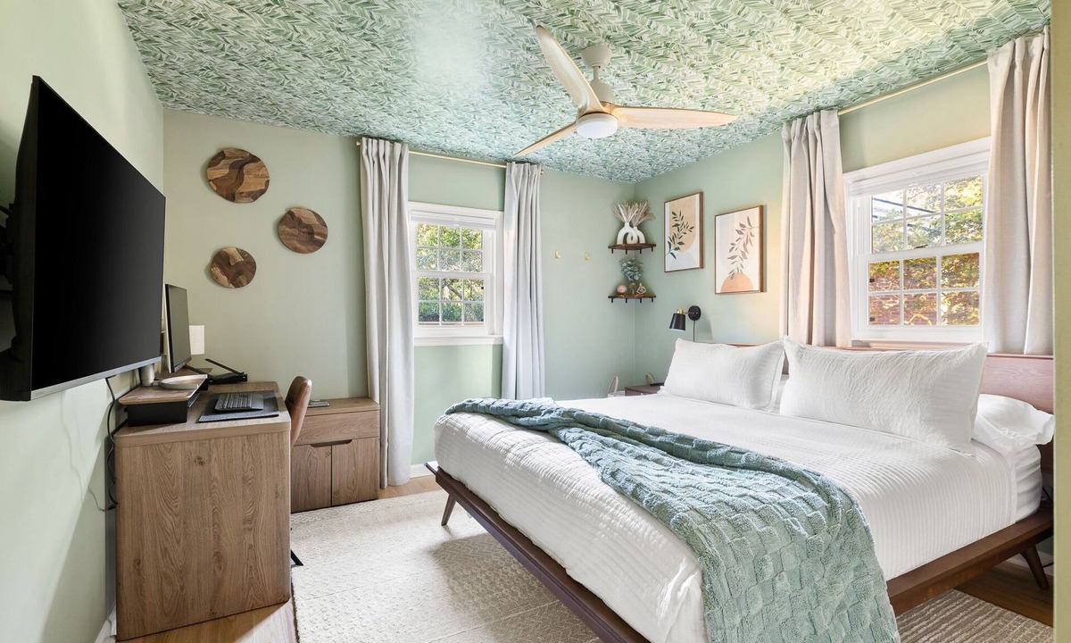 West Ashley House | Palm House Cozy Retreat Close to Everything