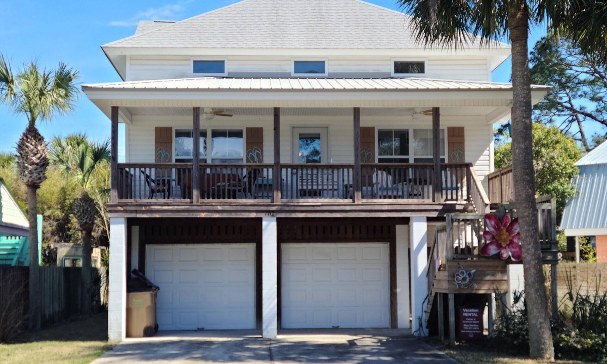 Savannah Beach House | Peaceful House on South Island with Bikes- discounts on weekly summer stays!