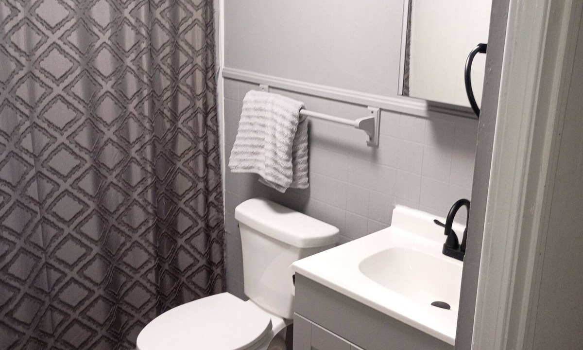 Goose Creek House | Perfect 1-bedroom building with AC in tranquil Goose Creek