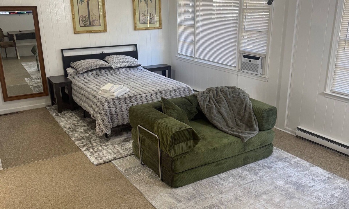 Hanahan Apartment | Perfect oasis, near downtown Charleston, Musc hospital, and Charleston airport.
