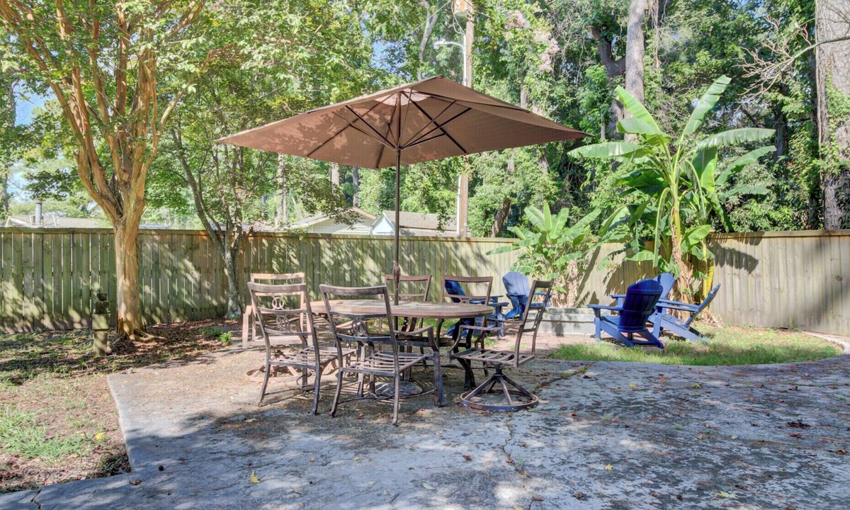 Ladson House | Pet Friendly 4 Bedroom Fully Fenced Backyard