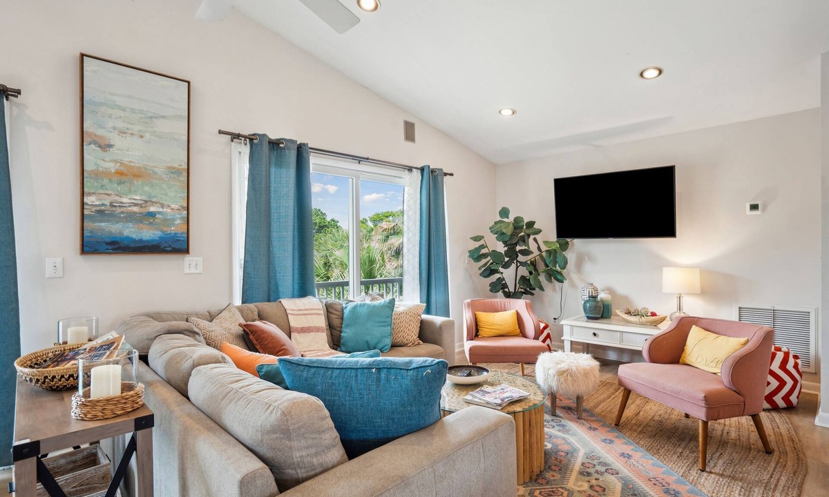Sunset Point House | Pet-Friendly, Close to beach access & town, Large - 2100 sq ft! Afternoon Delight!