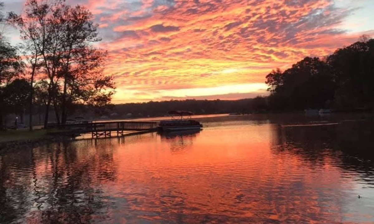 Southmont House | Private and Cozy Lakefront Duplex on High Rock with Dock & Boat Access
