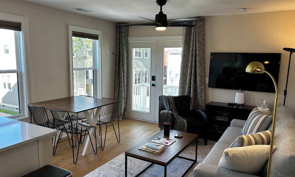 Wilmington Historic District Apartment | Private Pet‑Friendly, Walkable, Carriage House in Historic Wilmington