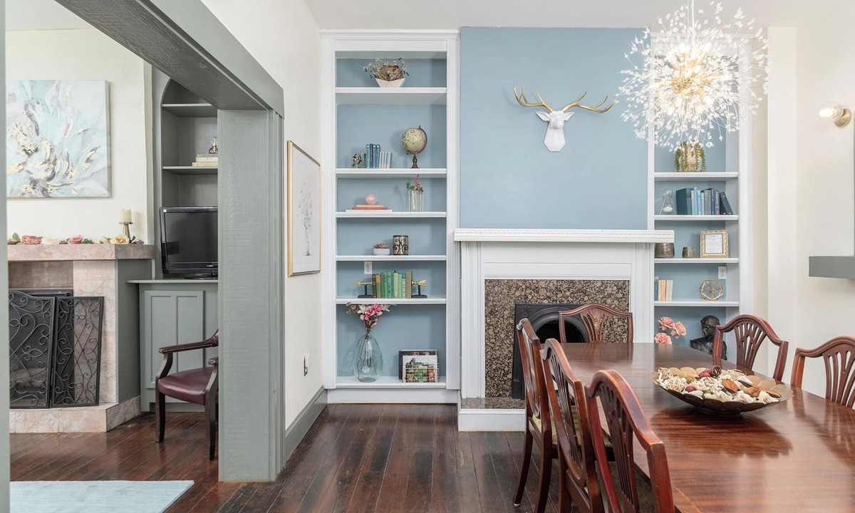 Beach Institute House | ★Private terrace & parking ★ at this Historic 1800's Townhome in ❤︎ of City
