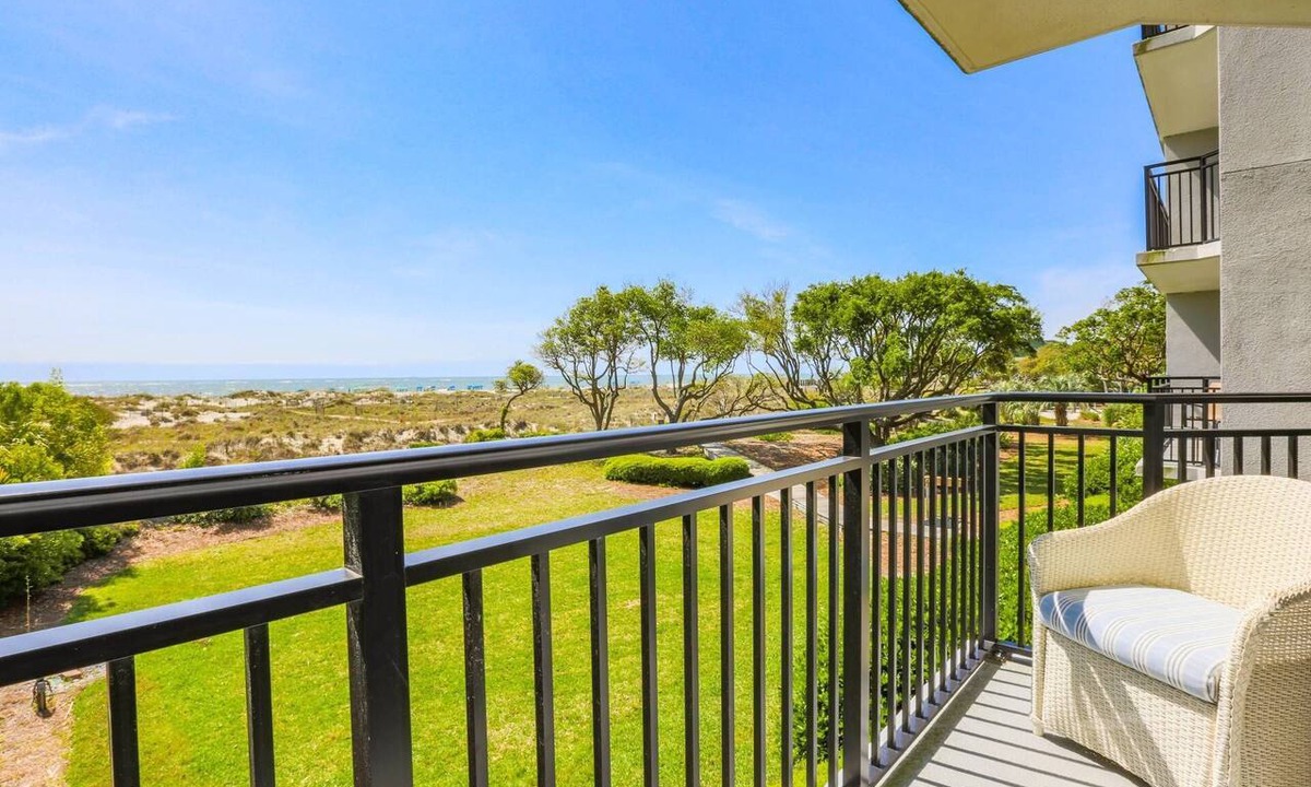 Isle of Palms Condo | Professionally Decorated Corner Condo with Ocean Views, Covered Balcony & Access to Community Pool
