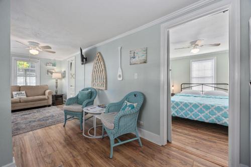 Garden City House | Pura Vida Villa 4 Blocks 2 Ocean Dog Friendly & Fenced Yard