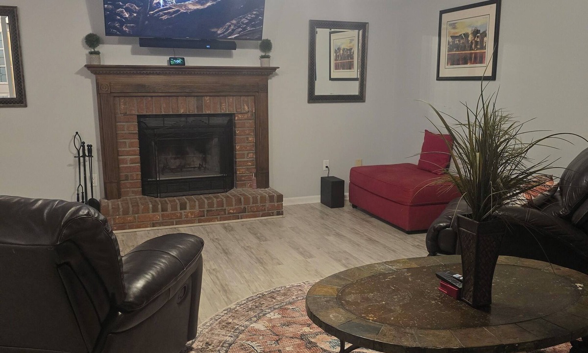 Goose Creek House | Quiet 3‑bedroom Goose Creek home at cul‑de‑sac’s end next door to a park