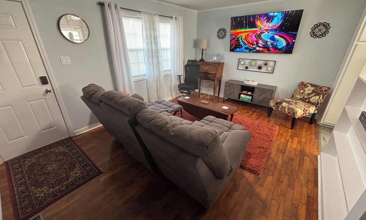 Lincolnton House | Quiet in Town - Nintendo, Large Parking, EV Ready