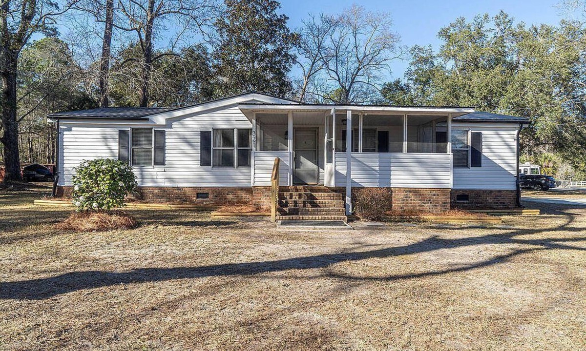 Moncks Corner House | Quiet, pet-friendly 3-bedroom near Summerville and 45 mins from Charleston