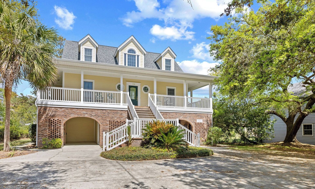 North Litchfield Beach House | Raised Beach House, Furnished Sundeck, Grill, Easy Walk to Beach, Dog Friendly