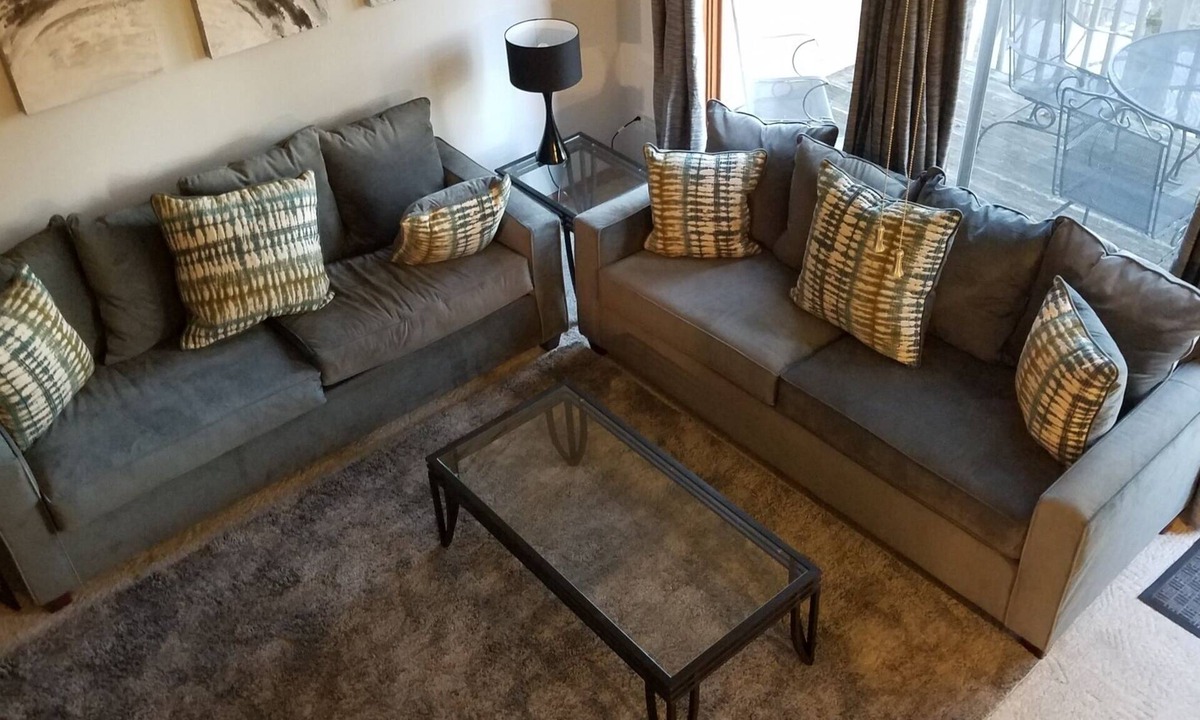 Roseland Condo | RARE 3B/2B Mountain Top Condo Walk to the Slopes and Resturants! Slope Views!